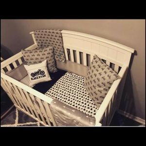 Crib, mattress,Crib liner,2 sheet sets w comforter